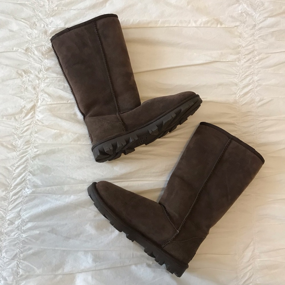 NWOT UGG Classic Tall Boot in Chocolate Brown